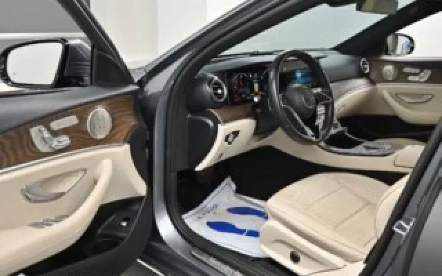 인천자동차중고매매 E-클래스 W213 E220d 4MATIC 익스클루시브 매물 사진 4 - 2023/08 81,218km