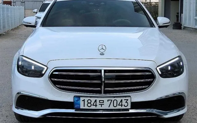 인천자동차중고매매 E-클래스 W213 E300e 4MATIC 익스클루시브 매물 사진 1 - 2023/05 22,040km